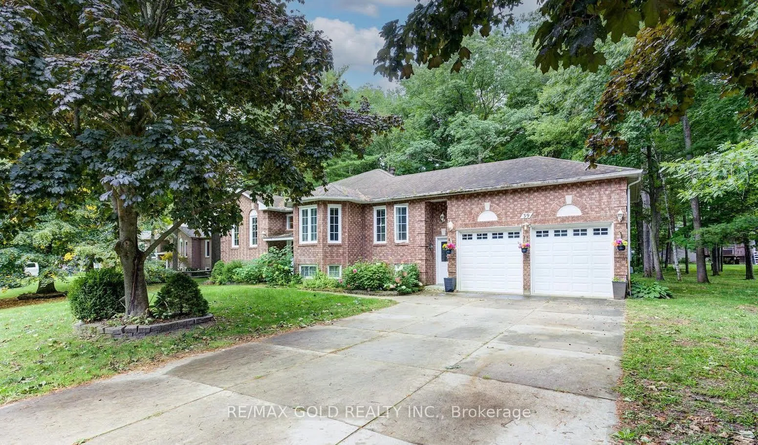 Front of 39 Downer Crescent