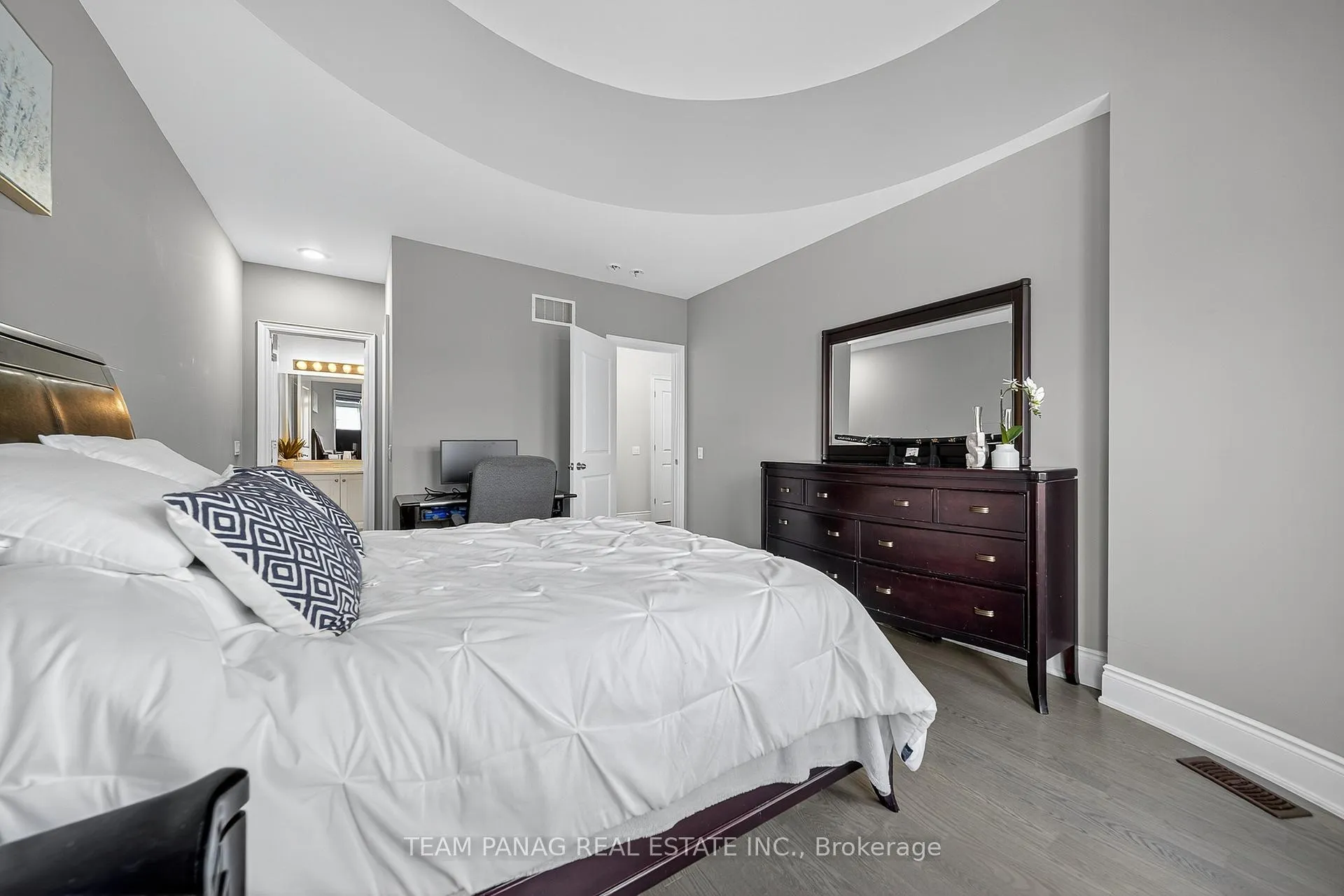 Photo 32 of 71 Nave Street, Vaughan, Kleinburg — HOMEH
