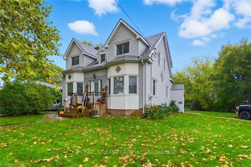 Photo 4 of 162 St. George Street, Welland, Broadway — HOMEH