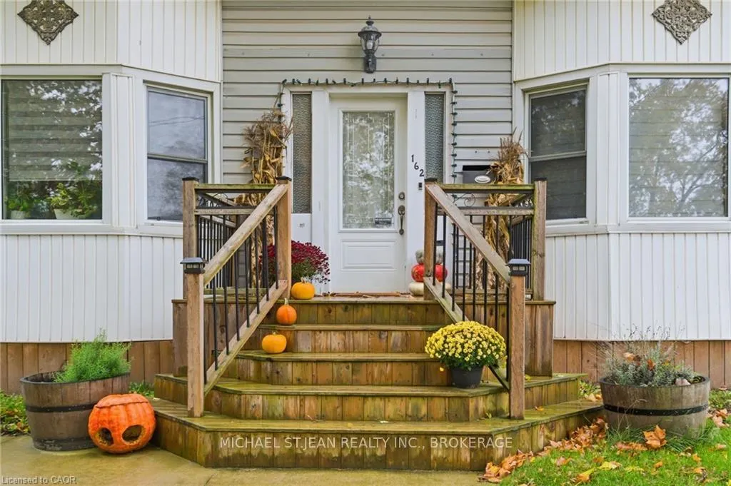Photo 9 of 162 St. George Street, Welland, Broadway — HOMEH