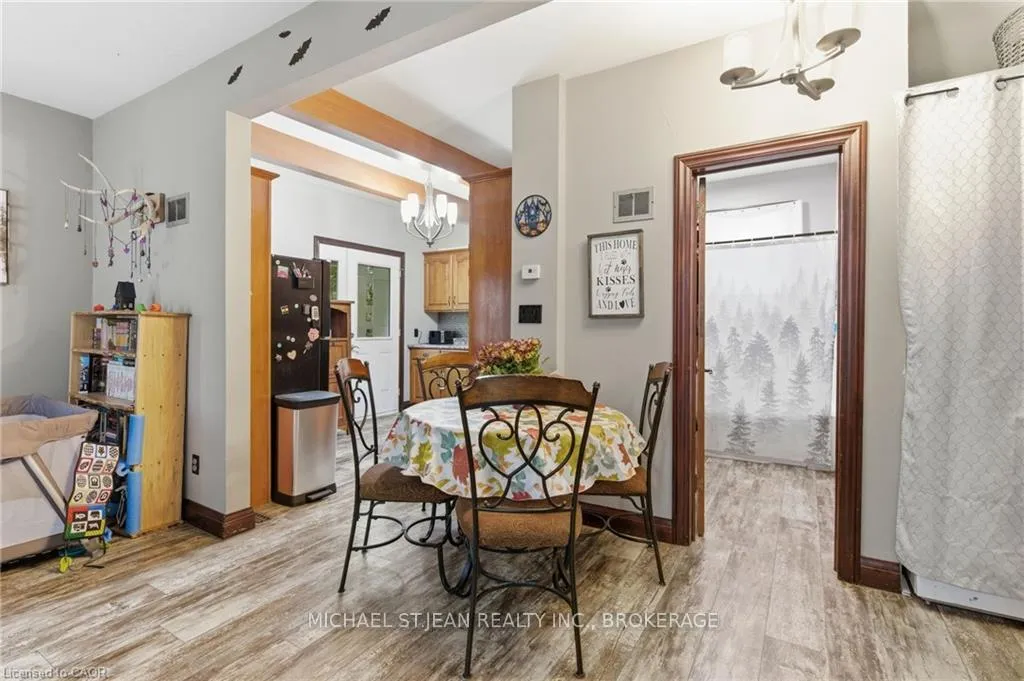 Photo 36 of 162 St. George Street, Welland, Broadway — HOMEH