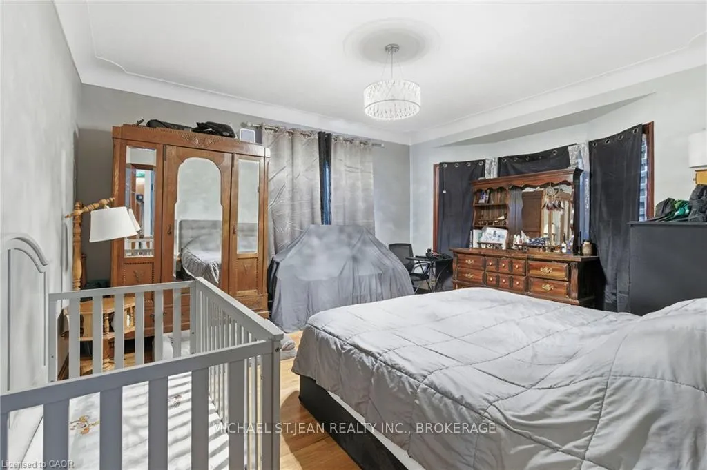 Photo 37 of 162 St. George Street, Welland, Broadway — HOMEH