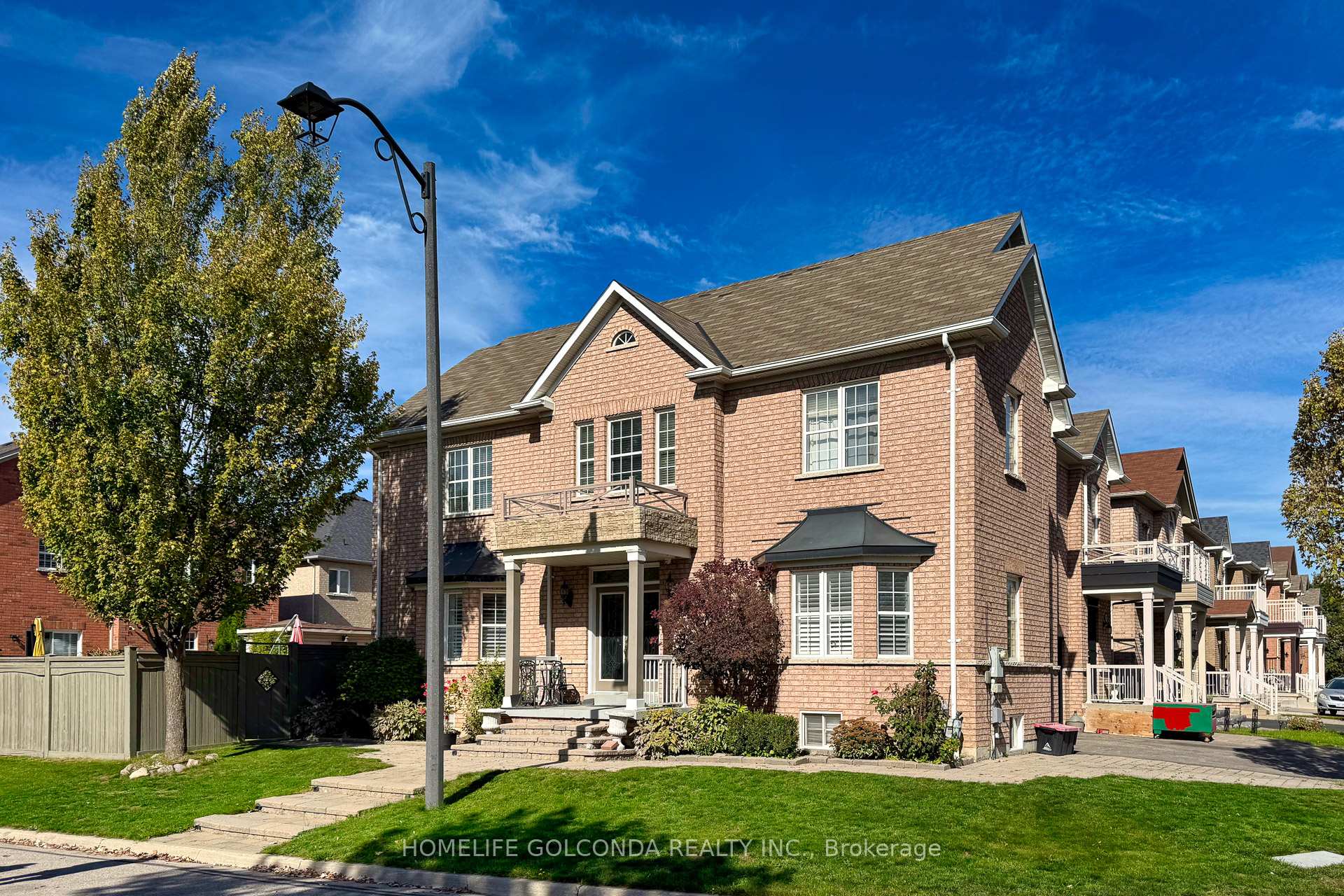 Photo 2 of 77 Arco Circle, Vaughan, Maple — HOMEH