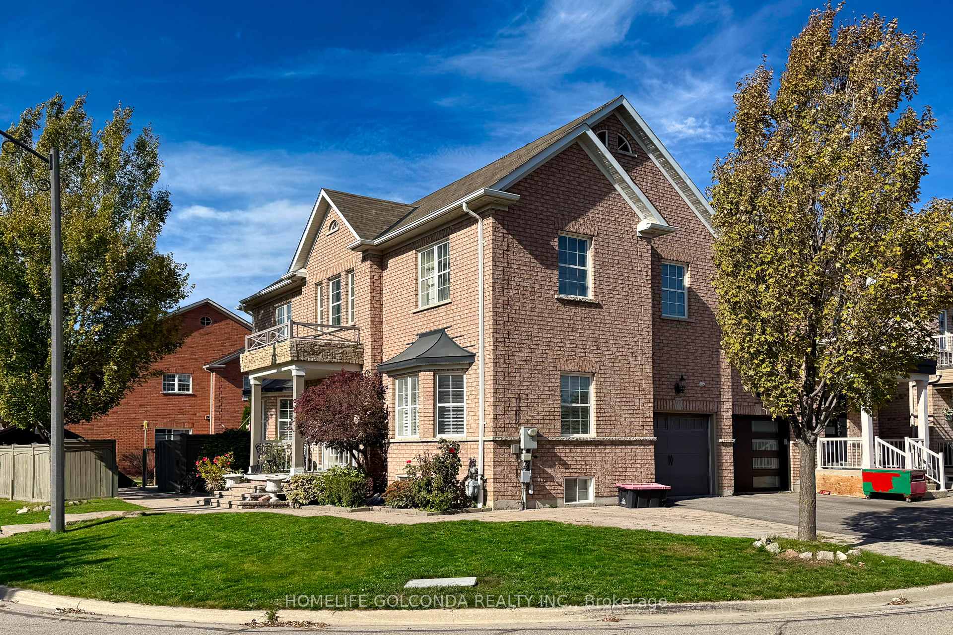 Photo 3 of 77 Arco Circle, Vaughan, Maple — HOMEH
