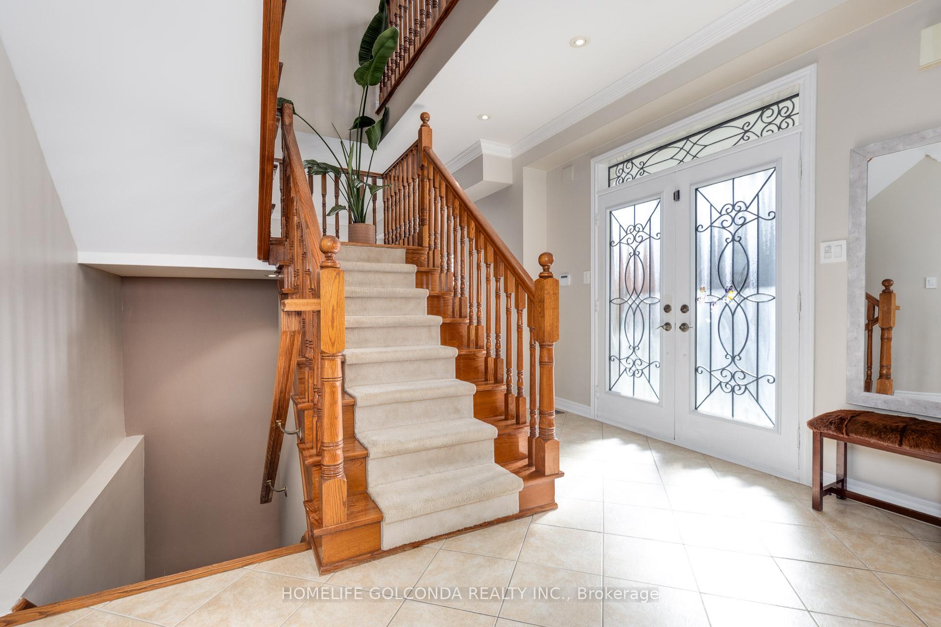 Photo 5 of 77 Arco Circle, Vaughan, Maple — HOMEH