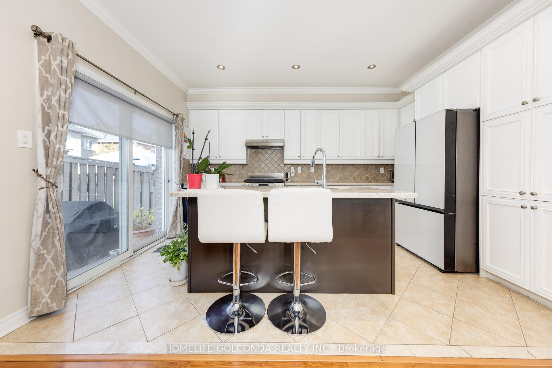 Photo 9 of 77 Arco Circle, Vaughan, Maple — HOMEH