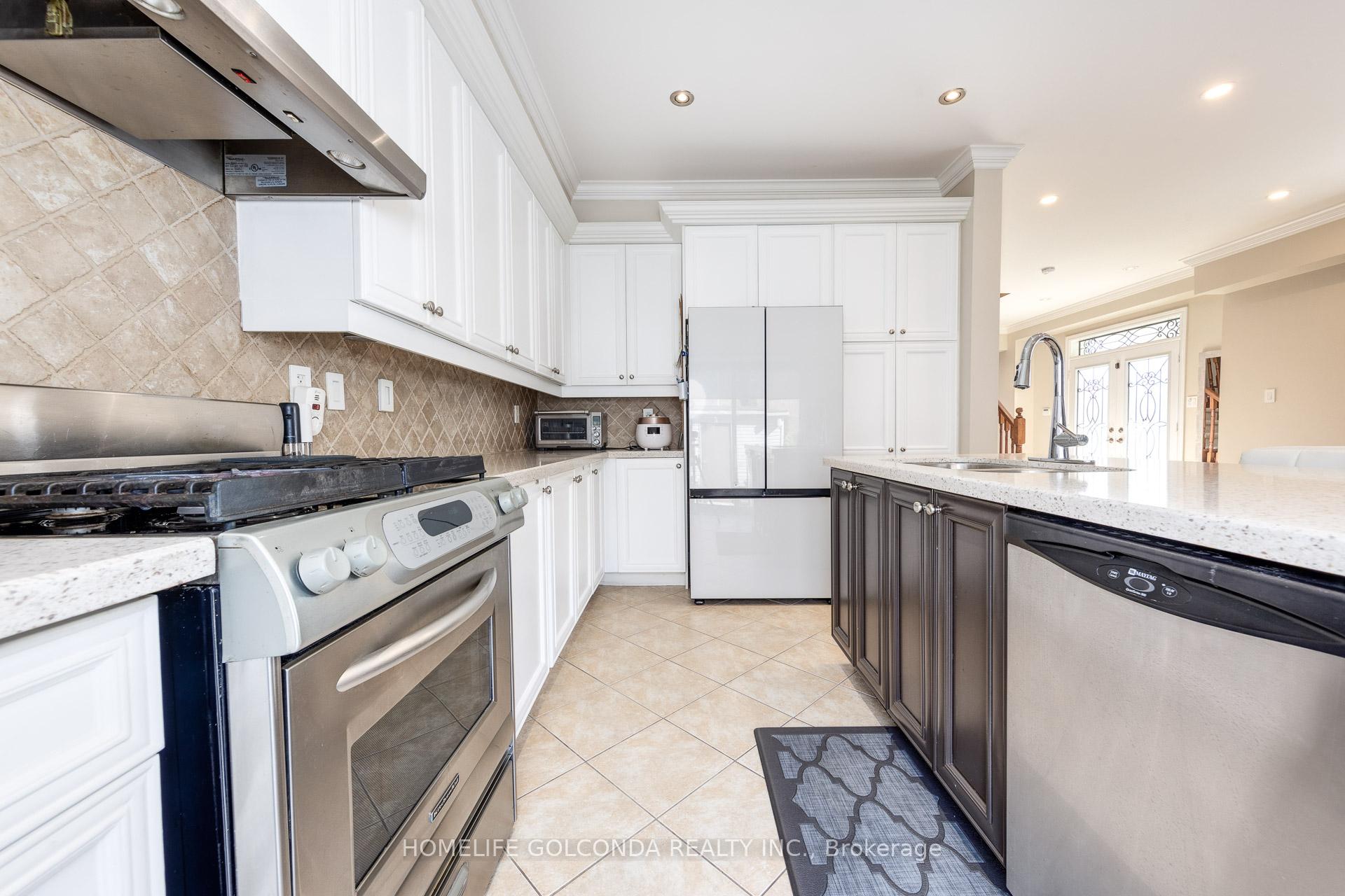 Photo 10 of 77 Arco Circle, Vaughan, Maple — HOMEH