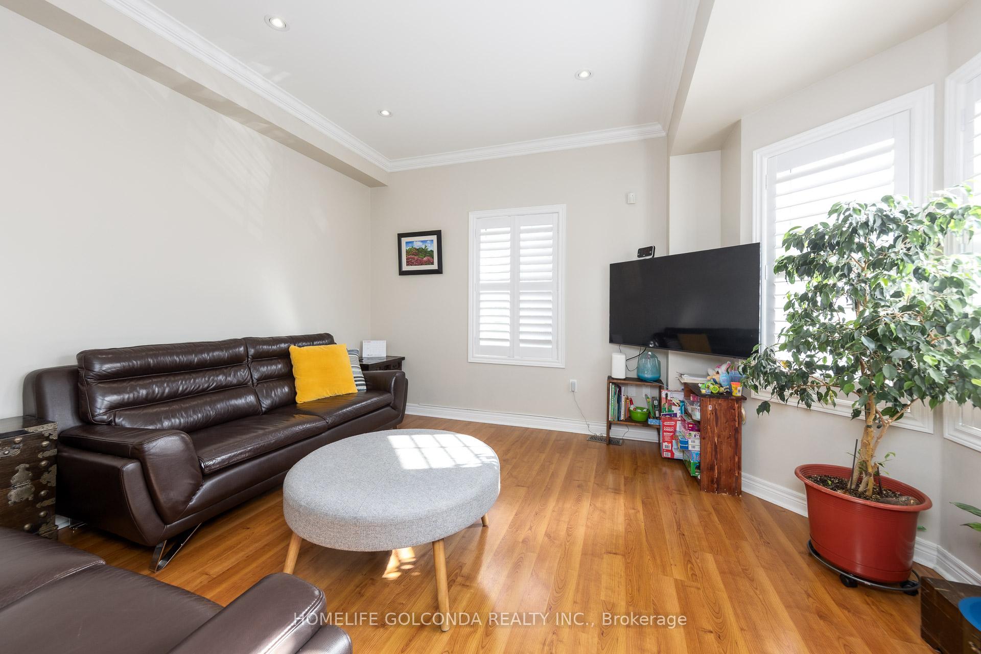 Photo 11 of 77 Arco Circle, Vaughan, Maple — HOMEH