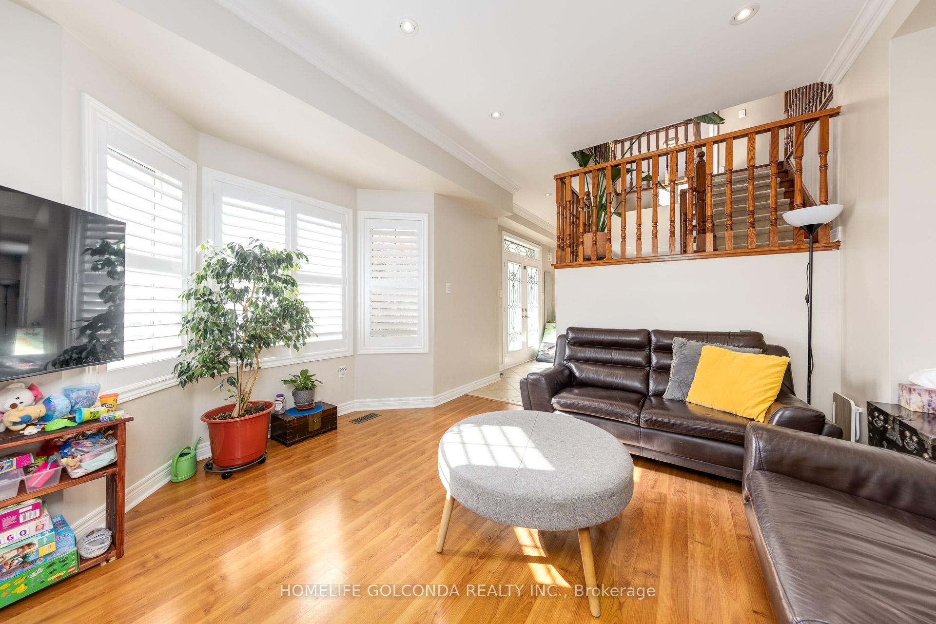 Photo 12 of 77 Arco Circle, Vaughan, Maple — HOMEH