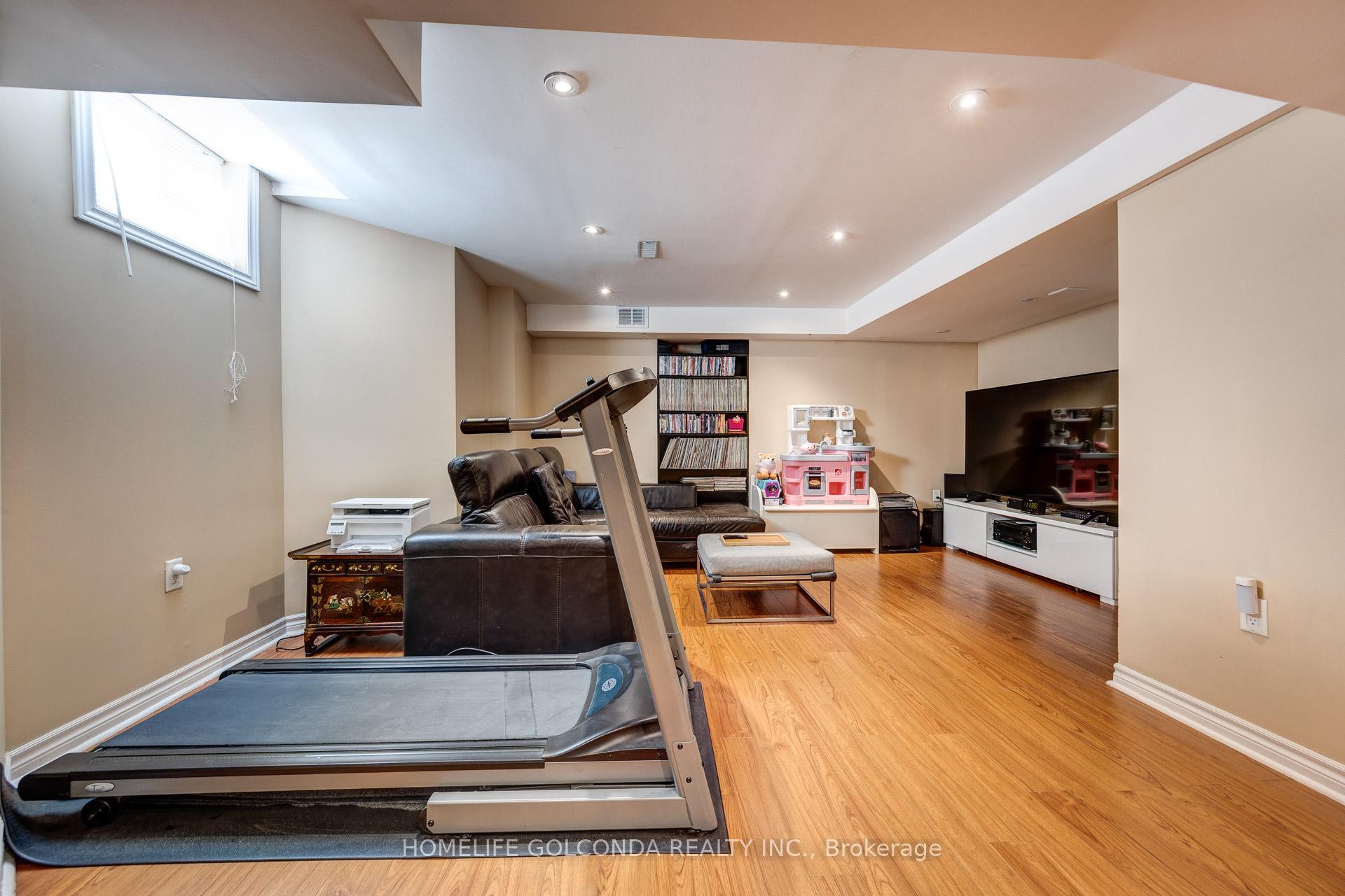 Photo 24 of 77 Arco Circle, Vaughan, Maple — HOMEH