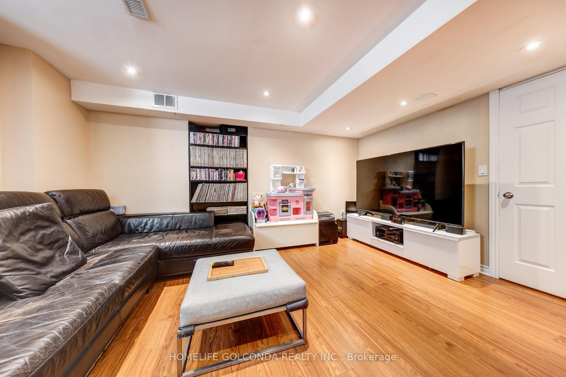 Photo 25 of 77 Arco Circle, Vaughan, Maple — HOMEH