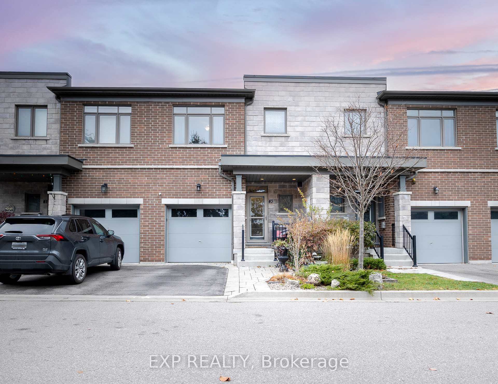 Photo 3 of 43 Longshore Way, Whitby, Port Whitby — HOMEH