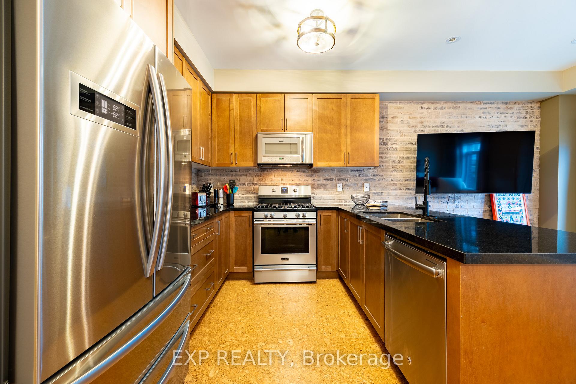 Photo 11 of 43 Longshore Way, Whitby, Port Whitby — HOMEH