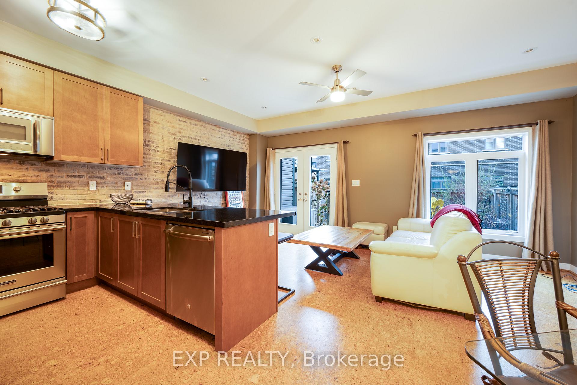 Photo 12 of 43 Longshore Way, Whitby, Port Whitby — HOMEH
