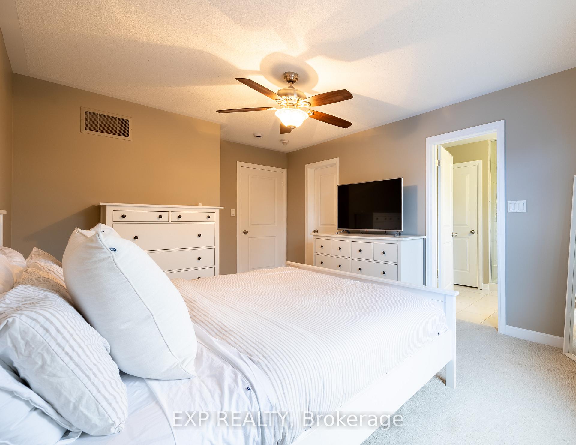 Photo 15 of 43 Longshore Way, Whitby, Port Whitby — HOMEH