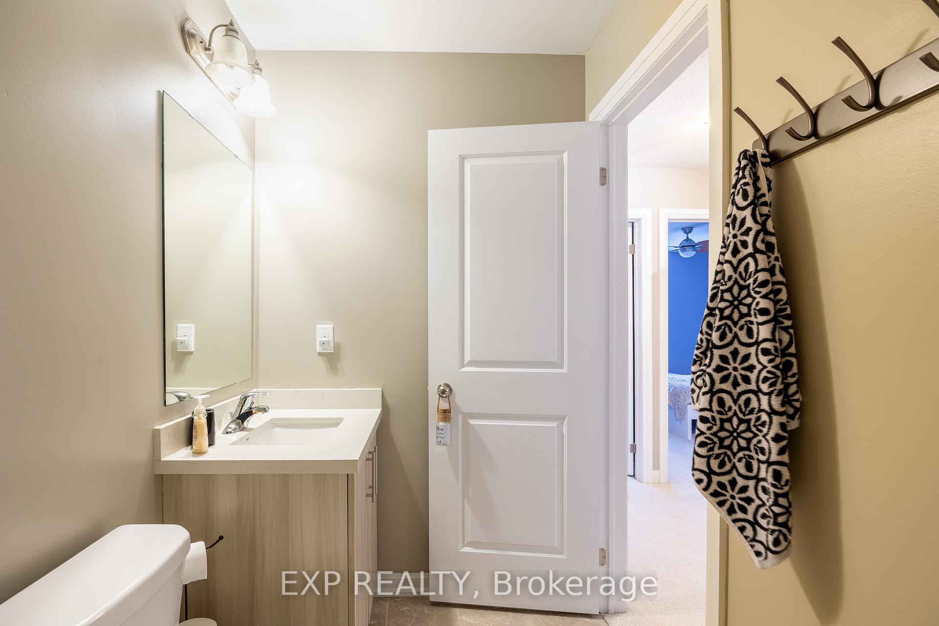 Photo 21 of 43 Longshore Way, Whitby, Port Whitby — HOMEH