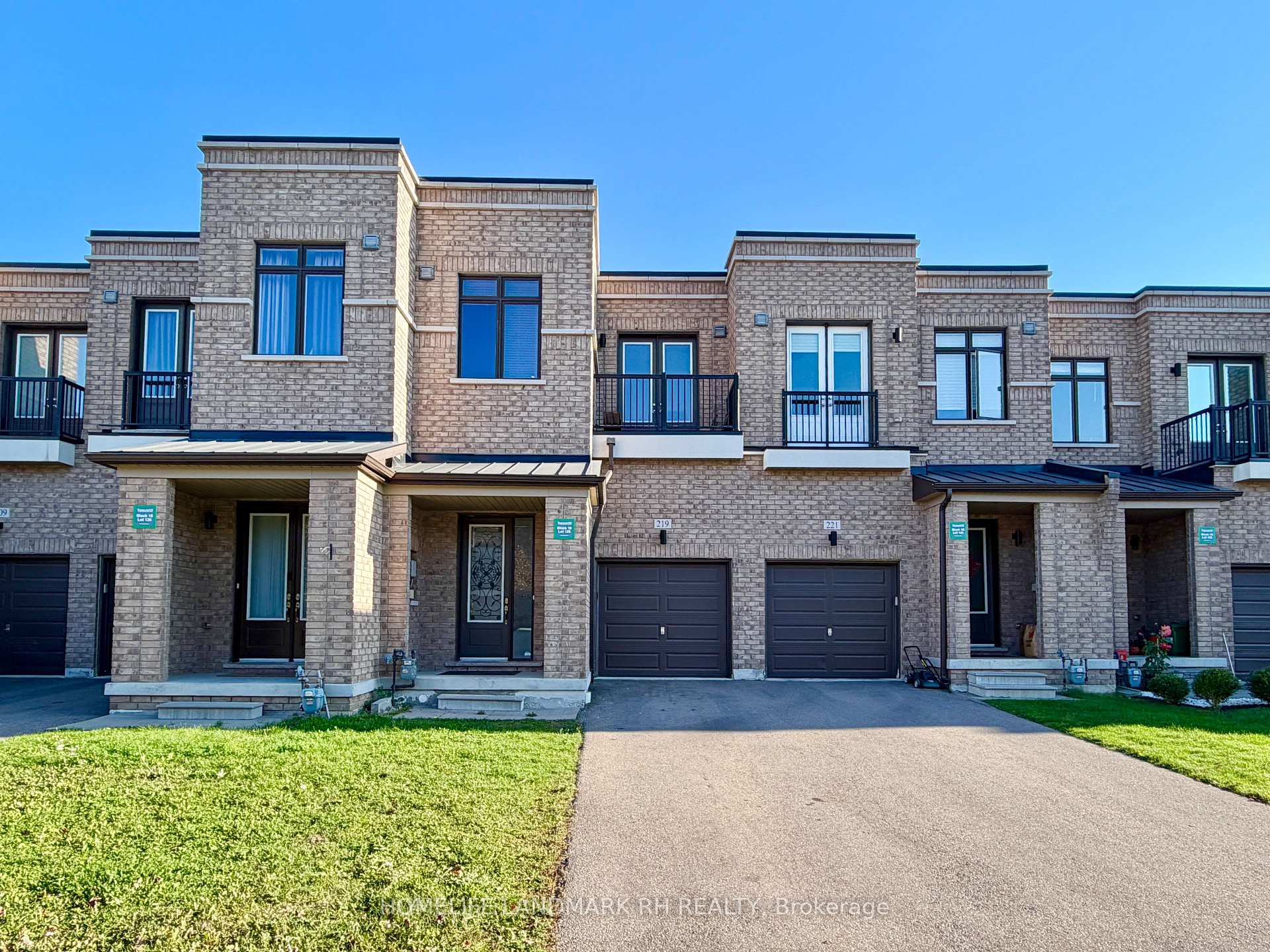 Photo 1 of 219 Elyse Court, Aurora, Bayview Wellington — HOMEH