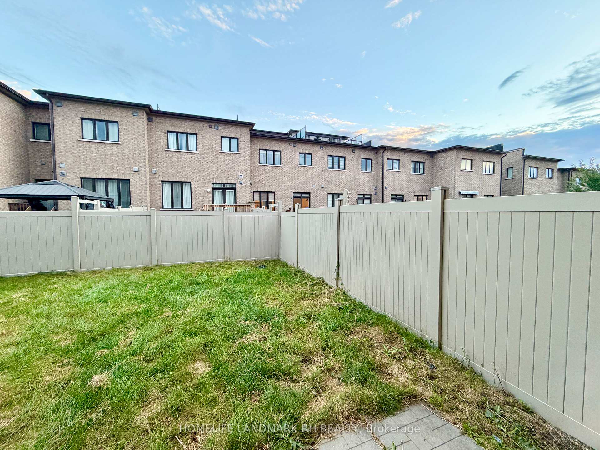 Photo 13 of 219 Elyse Court, Aurora, Bayview Wellington — HOMEH