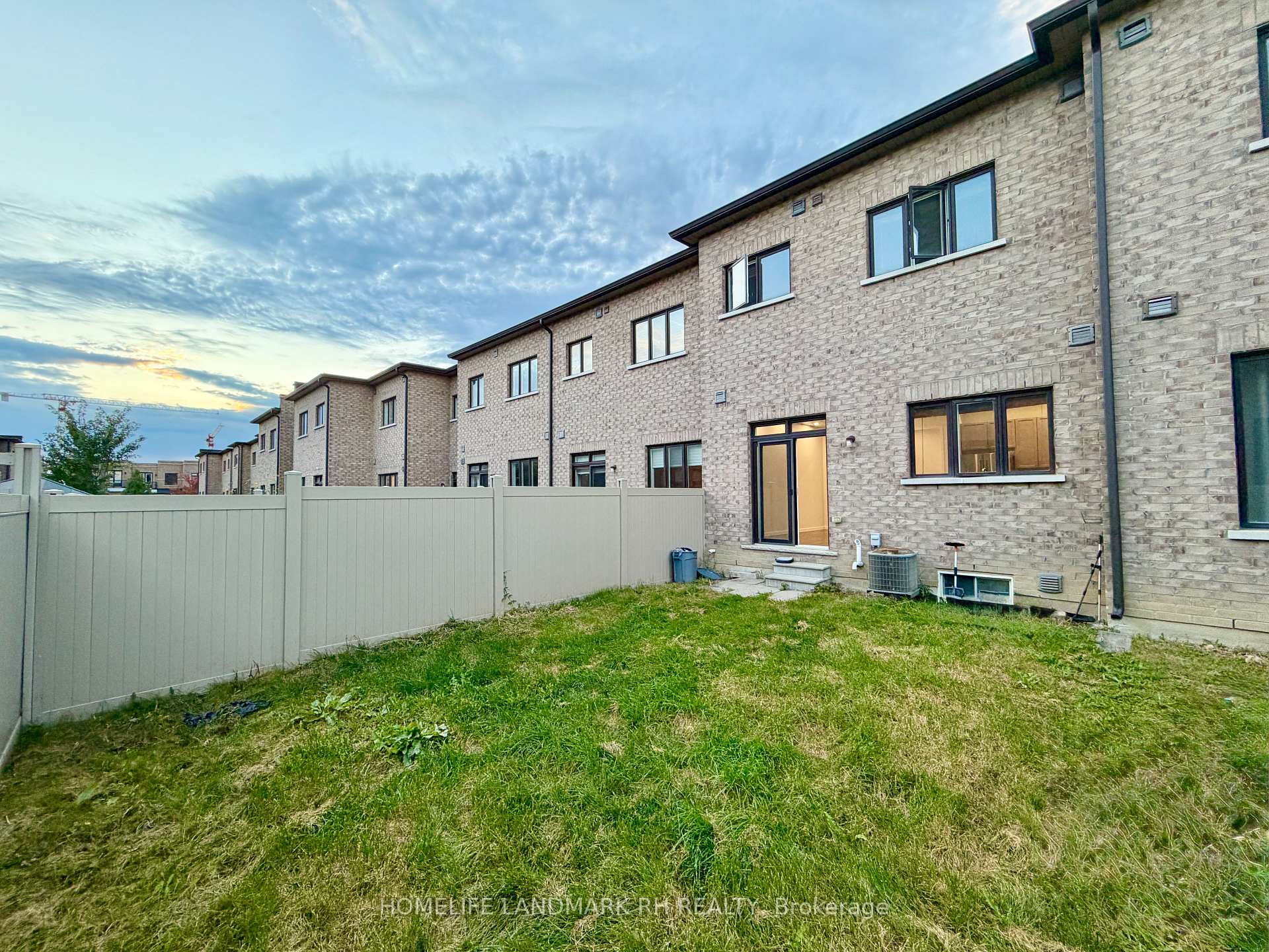 Photo 27 of 219 Elyse Court, Aurora, Bayview Wellington — HOMEH