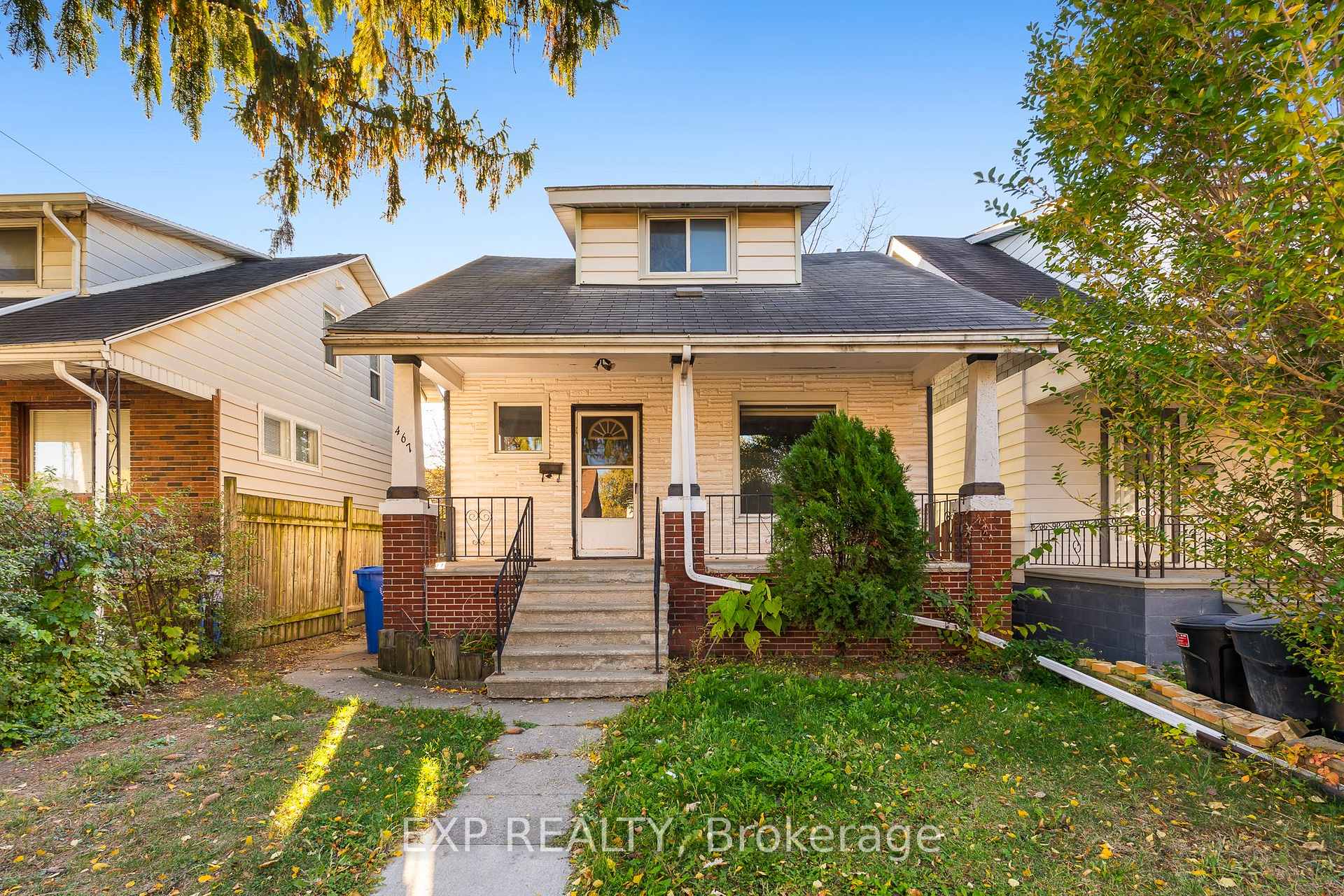 Front of 467 Grove Avenue S