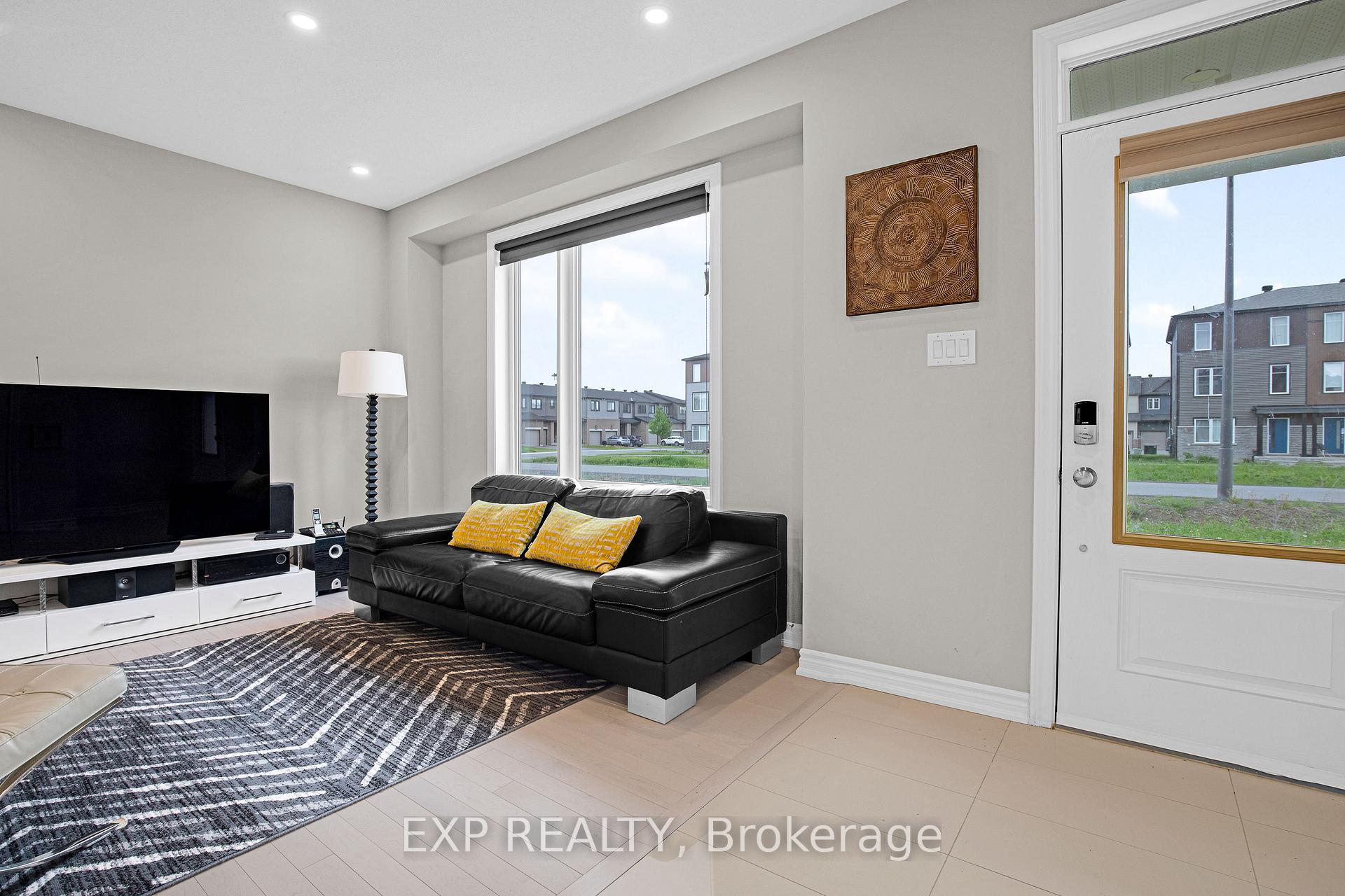 Photo 6 of 1082 Chapman Mills Drive, Ottawa, Barrhaven - Heritage Park — HOMEH