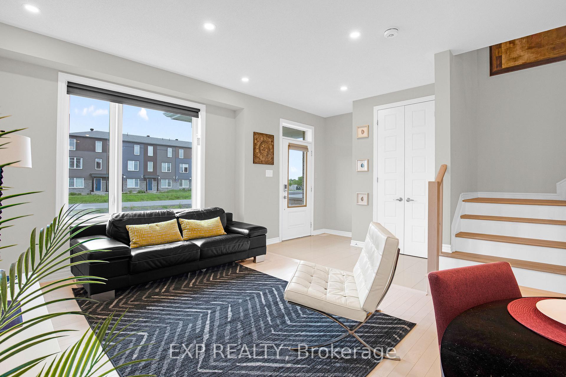 Photo 5 of 1082 Chapman Mills Drive, Ottawa, Barrhaven - Heritage Park — HOMEH