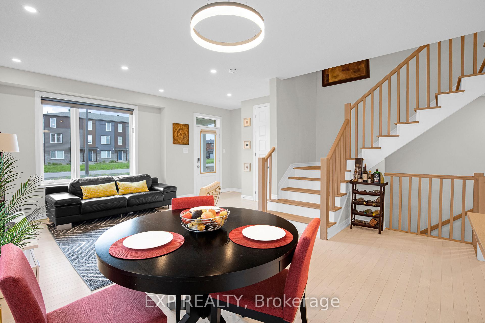 Photo 7 of 1082 Chapman Mills Drive, Ottawa, Barrhaven - Heritage Park — HOMEH