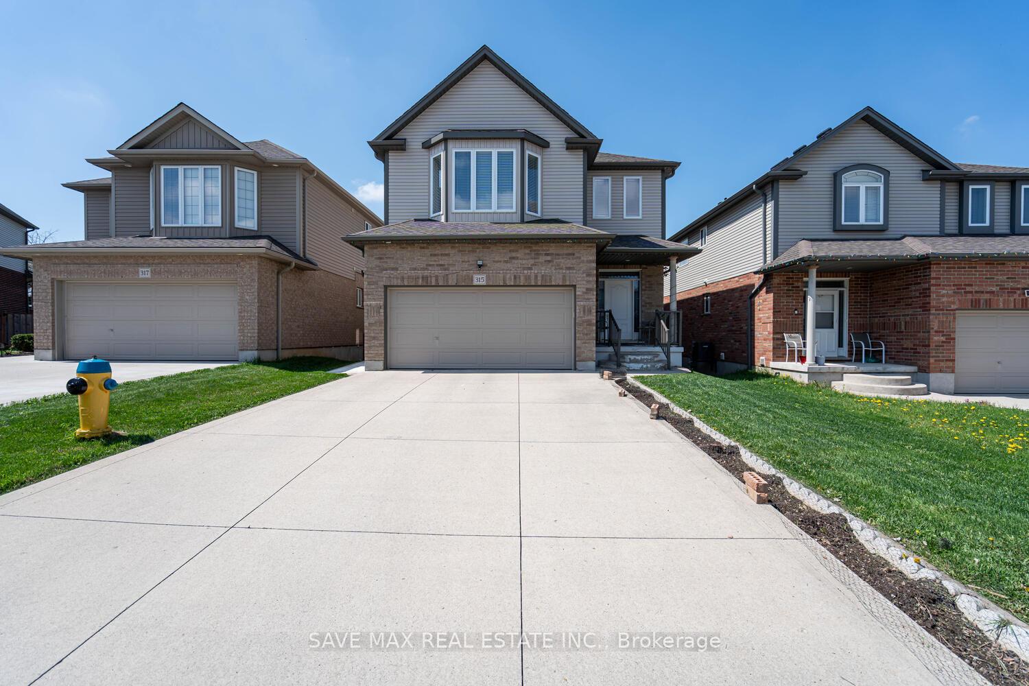 Front of 315 Thornhill Place