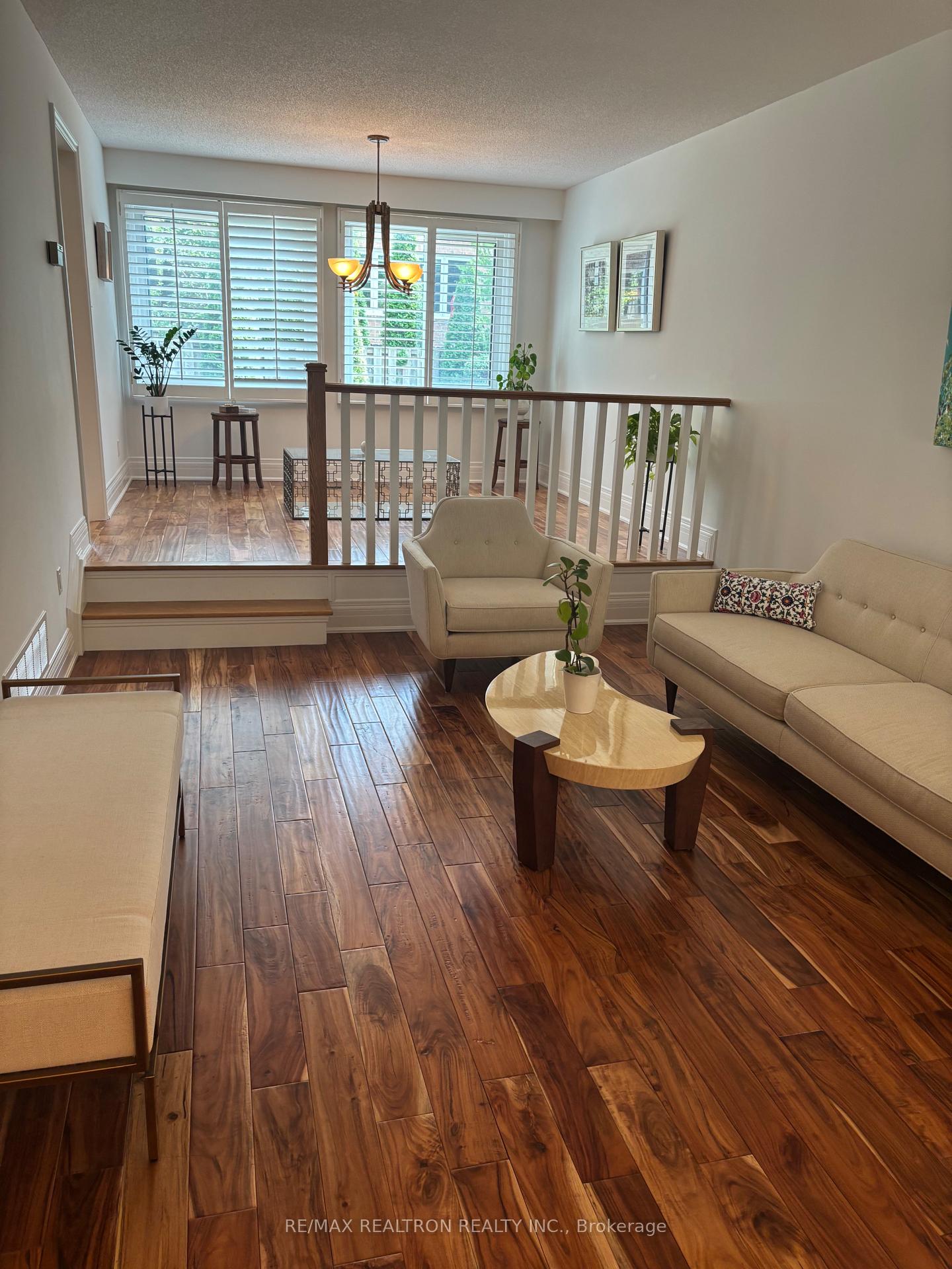 Photo 3 of 206 Glenmanor Way, Vaughan, Crestwood-Springfarm-Yorkhill — HOMEH