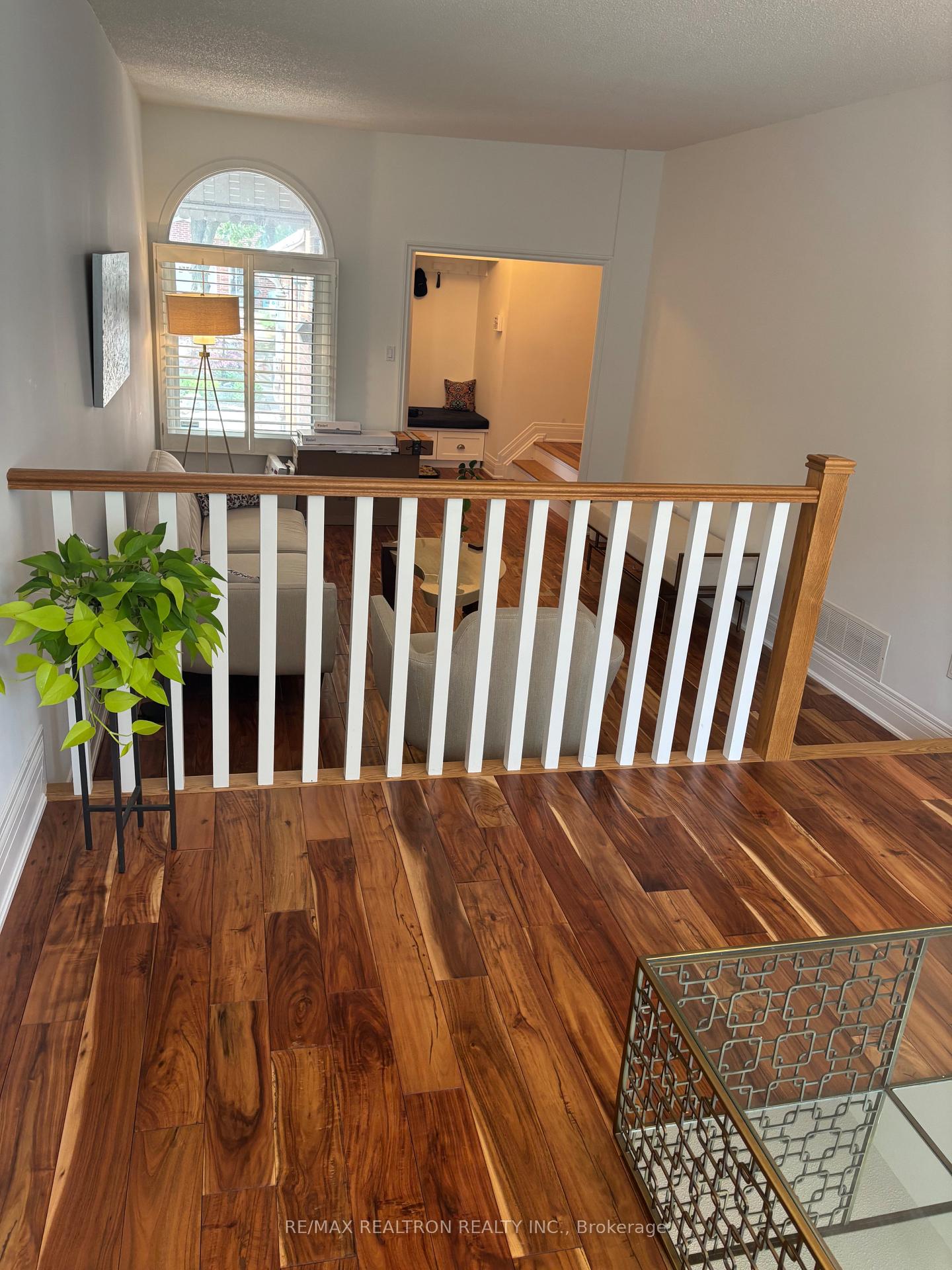 Photo 5 of 206 Glenmanor Way, Vaughan, Crestwood-Springfarm-Yorkhill — HOMEH