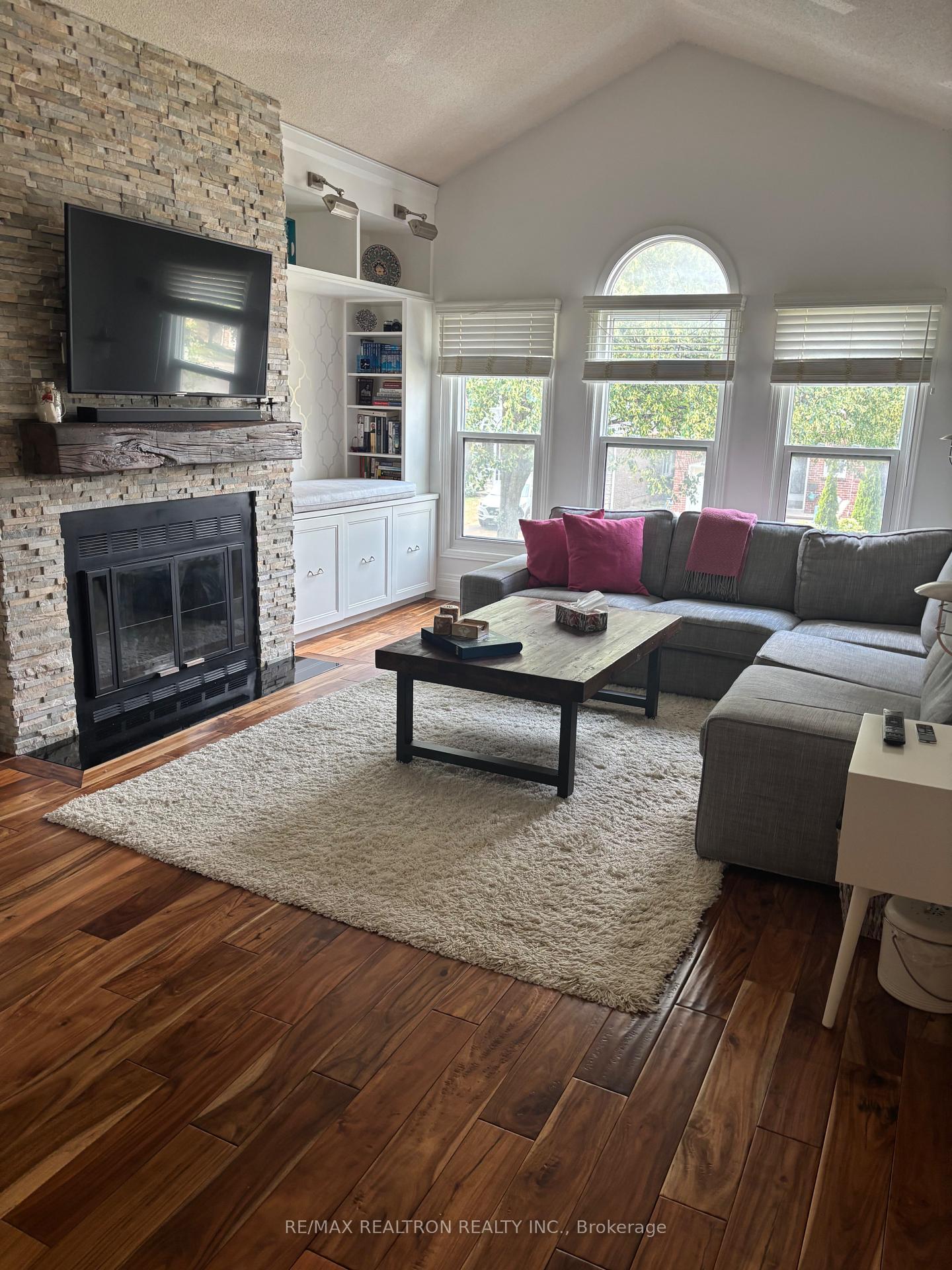Photo 6 of 206 Glenmanor Way, Vaughan, Crestwood-Springfarm-Yorkhill — HOMEH
