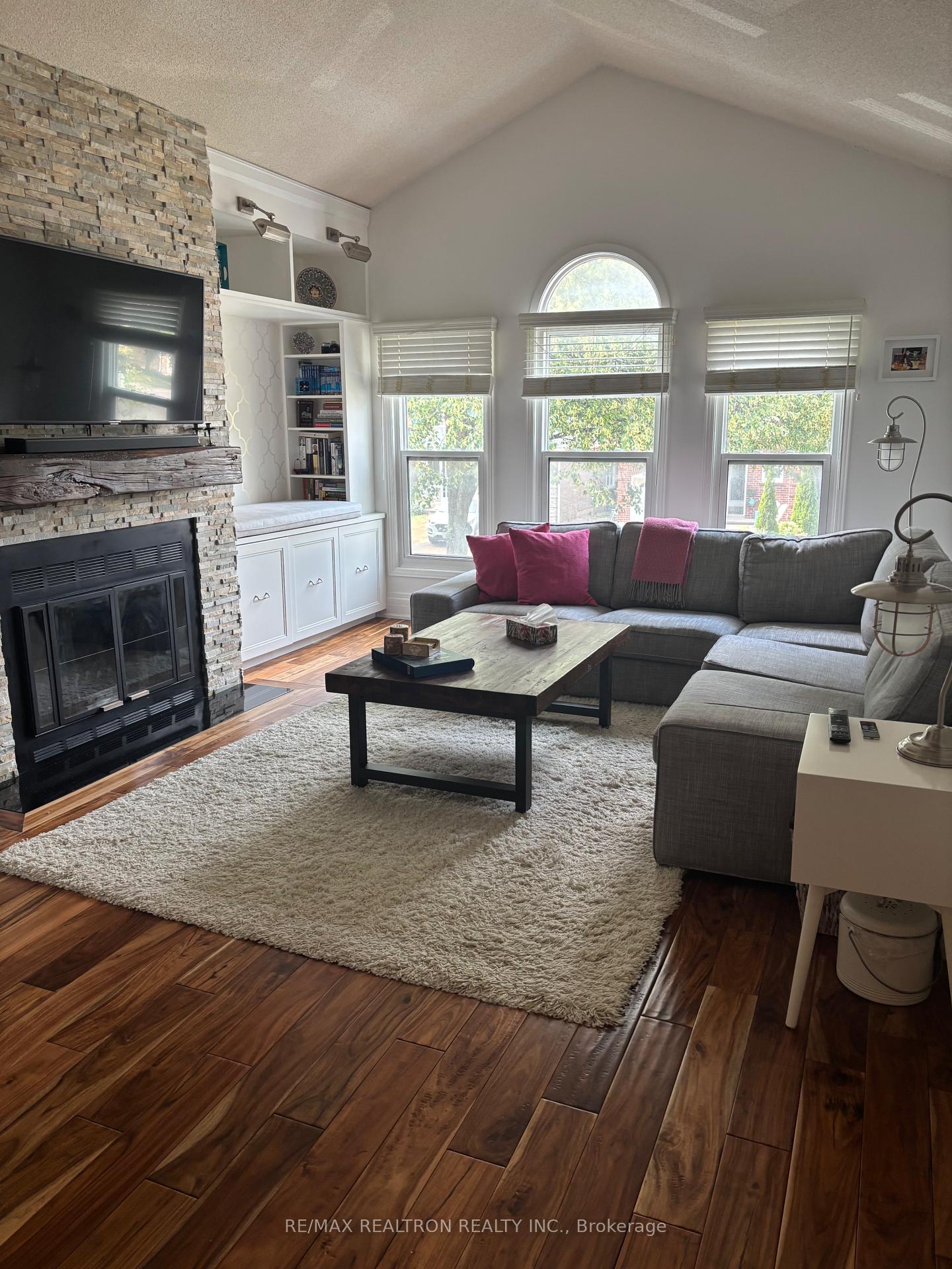 Photo 8 of 206 Glenmanor Way, Vaughan, Crestwood-Springfarm-Yorkhill — HOMEH