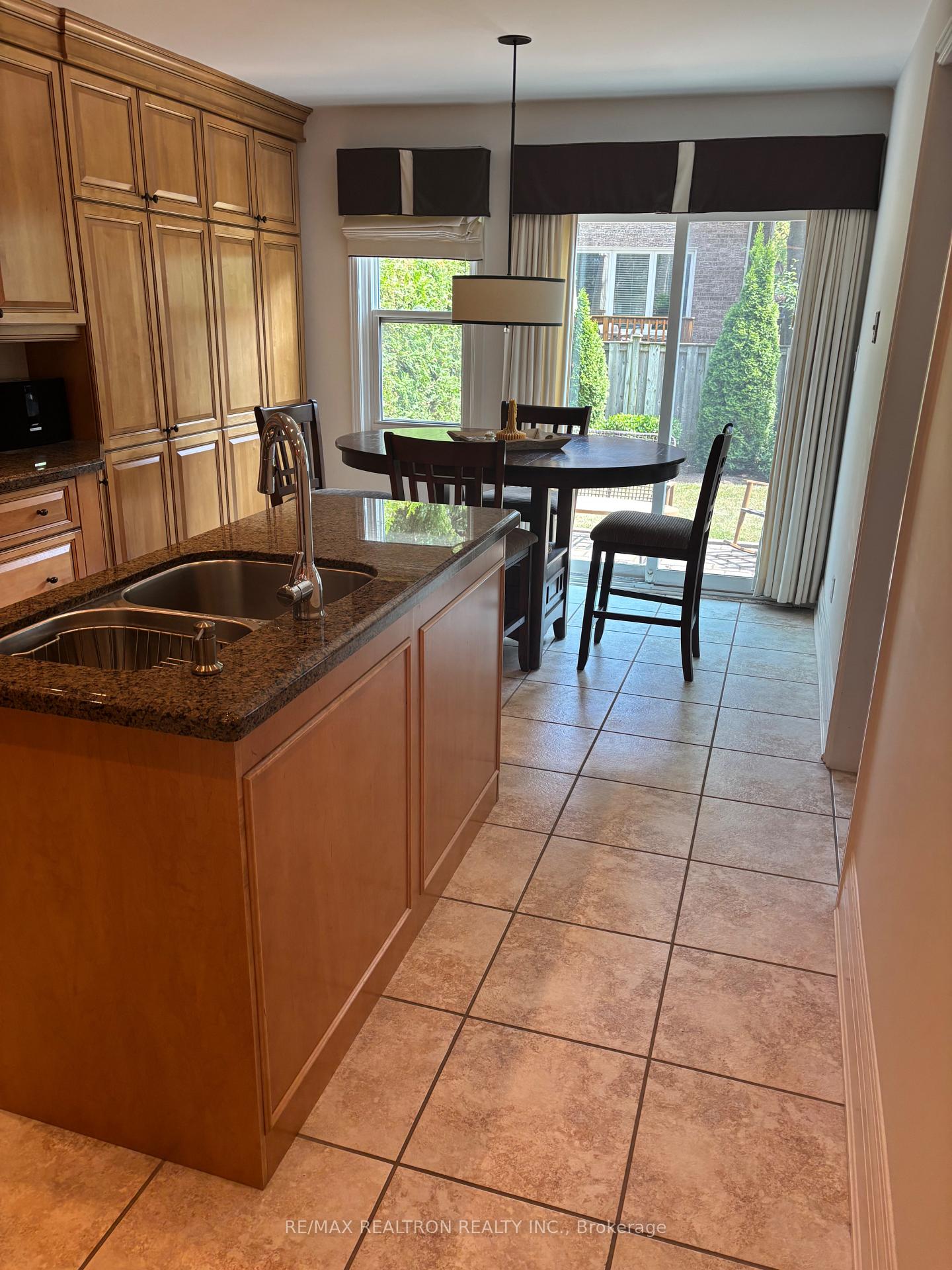 Photo 11 of 206 Glenmanor Way, Vaughan, Crestwood-Springfarm-Yorkhill — HOMEH
