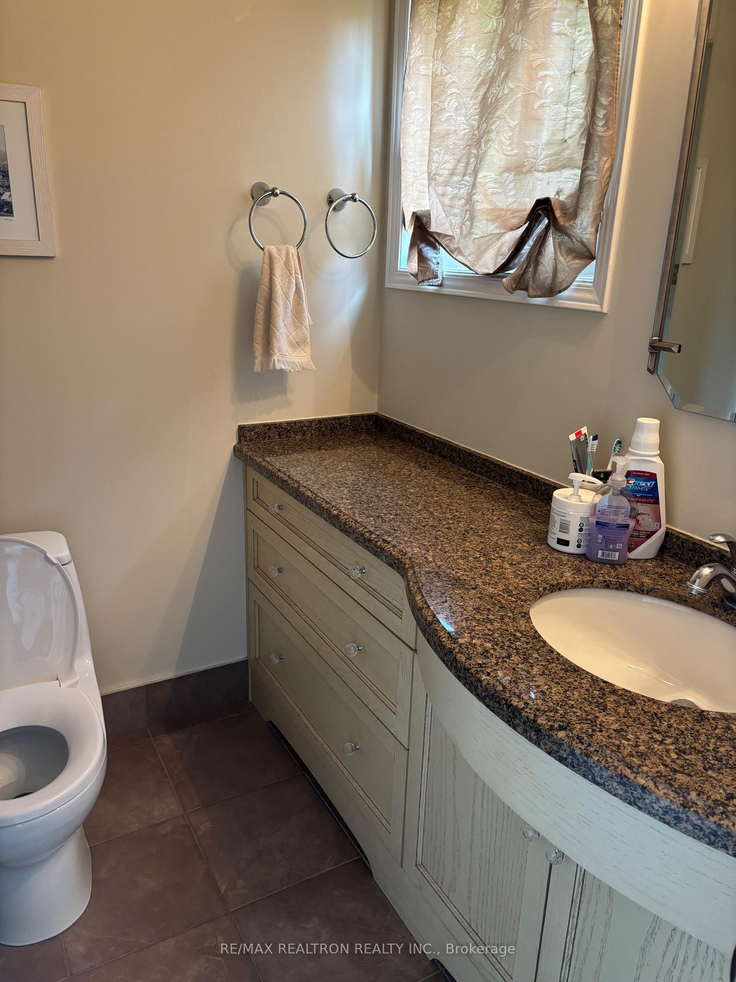 Photo 15 of 206 Glenmanor Way, Vaughan, Crestwood-Springfarm-Yorkhill — HOMEH