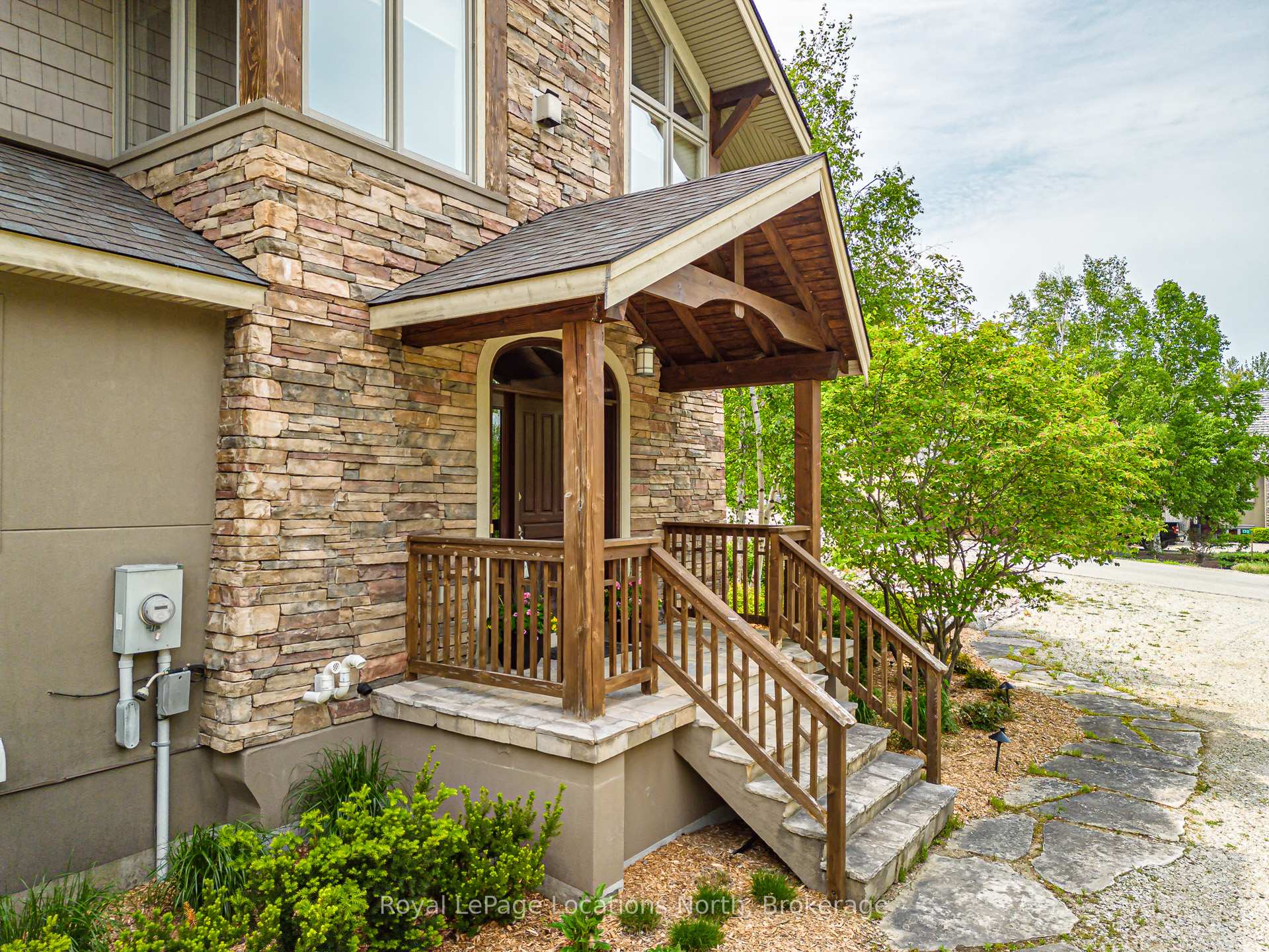 Photo 2 of 169 Aspen Way, Blue Mountains — HOMEH