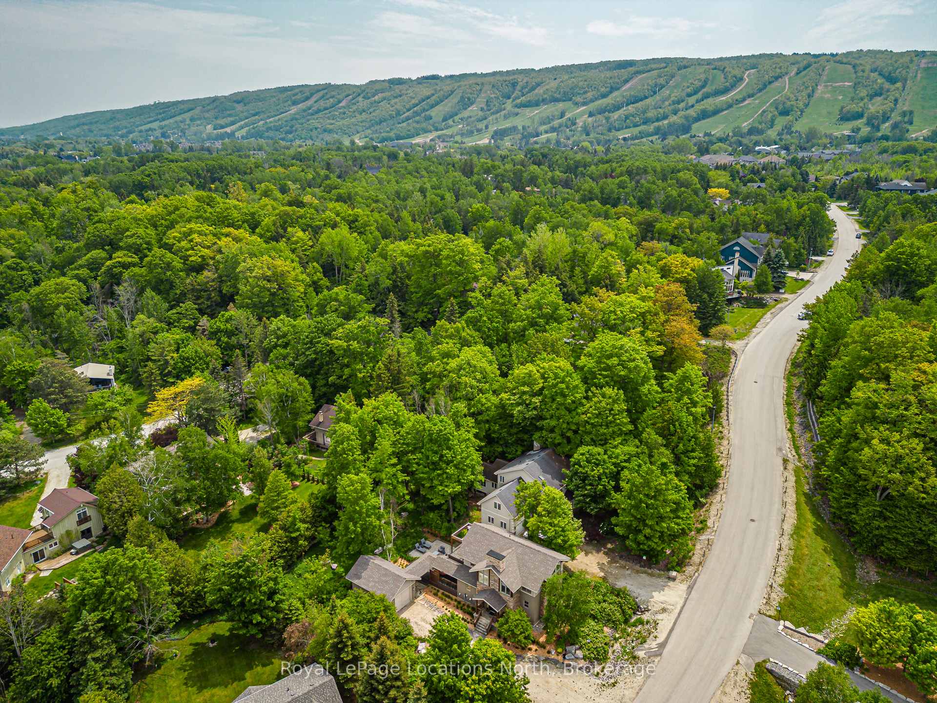 Photo 8 of 169 Aspen Way, Blue Mountains — HOMEH