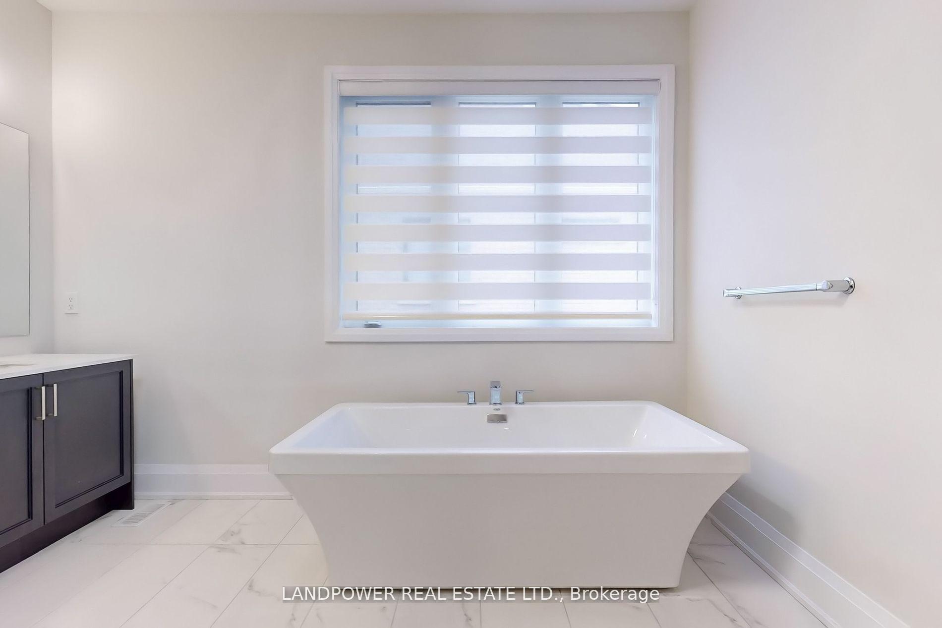 Photo 19 of 52 Klees Crescent, Aurora, Aurora Highlands — HOMEH