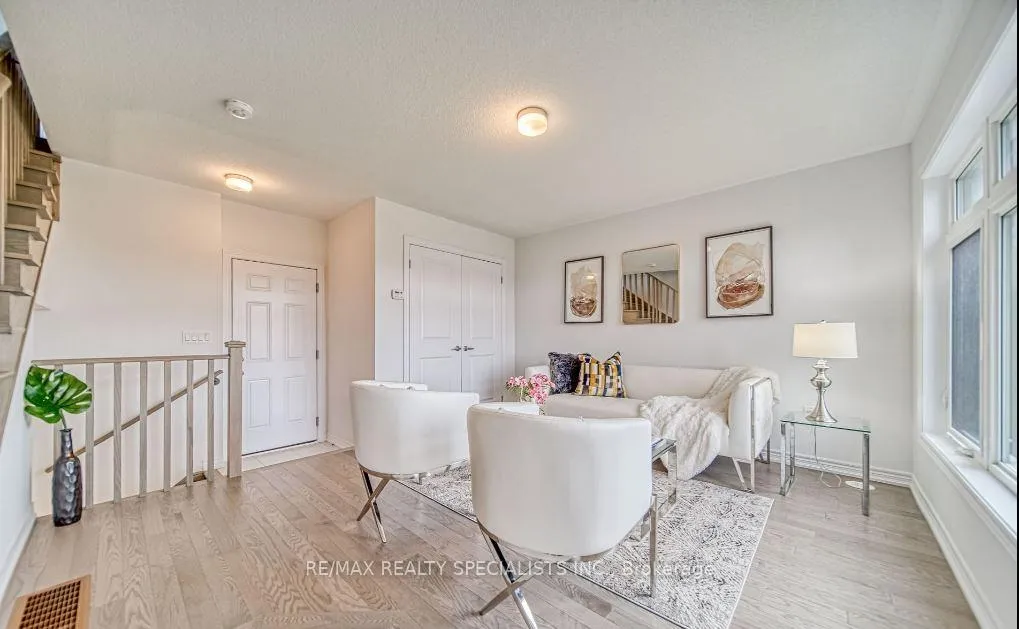 Photo 4 of 53 Sorbara Way, Whitby, Brooklin — HOMEH