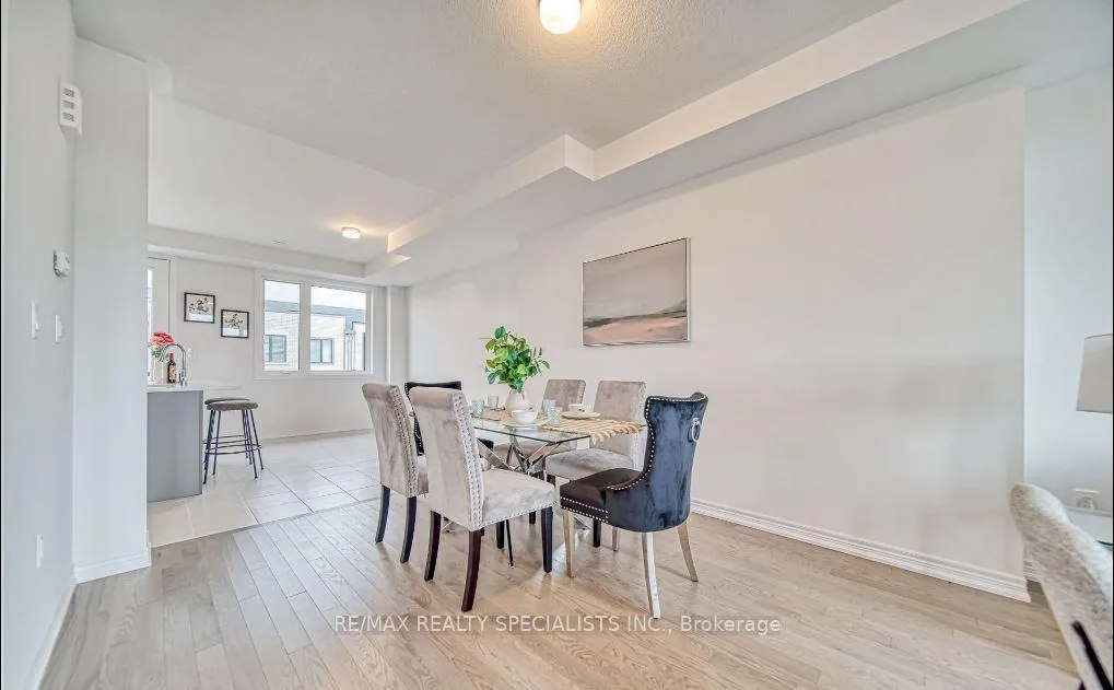 Photo 11 of 53 Sorbara Way, Whitby, Brooklin — HOMEH