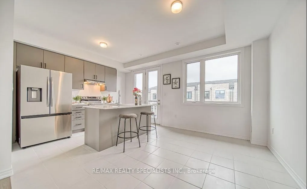 Photo 12 of 53 Sorbara Way, Whitby, Brooklin — HOMEH