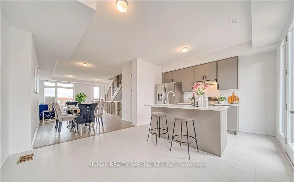 Photo 13 of 53 Sorbara Way, Whitby, Brooklin — HOMEH