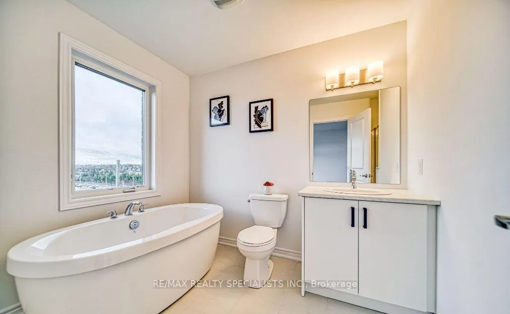 Photo 19 of 53 Sorbara Way, Whitby, Brooklin — HOMEH