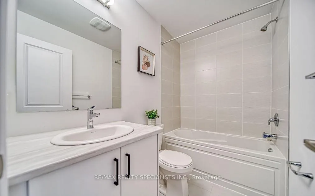 Photo 24 of 53 Sorbara Way, Whitby, Brooklin — HOMEH