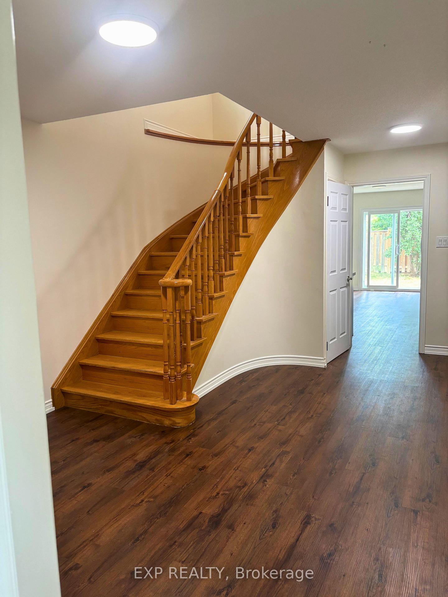 Photo 3 of 50 Jackman Crescent, Vaughan, West Woodbridge — HOMEH