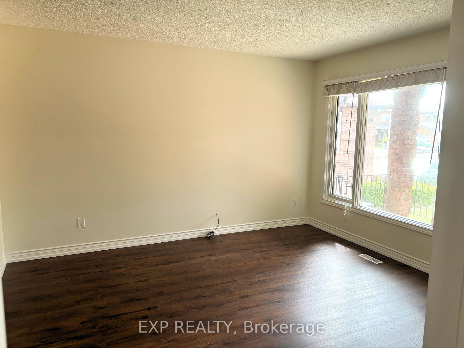 Photo 4 of 50 Jackman Crescent, Vaughan, West Woodbridge — HOMEH