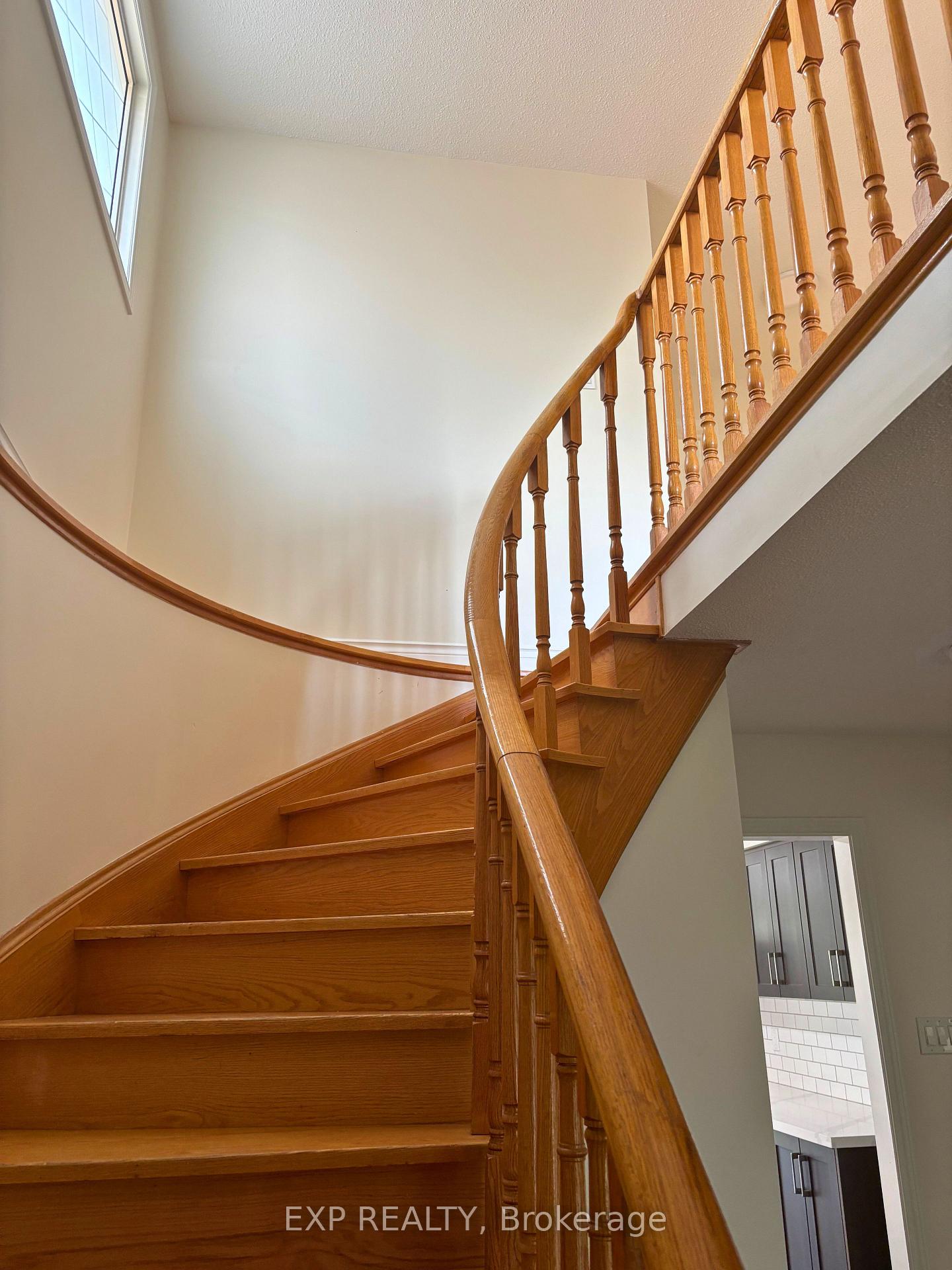 Photo 10 of 50 Jackman Crescent, Vaughan, West Woodbridge — HOMEH