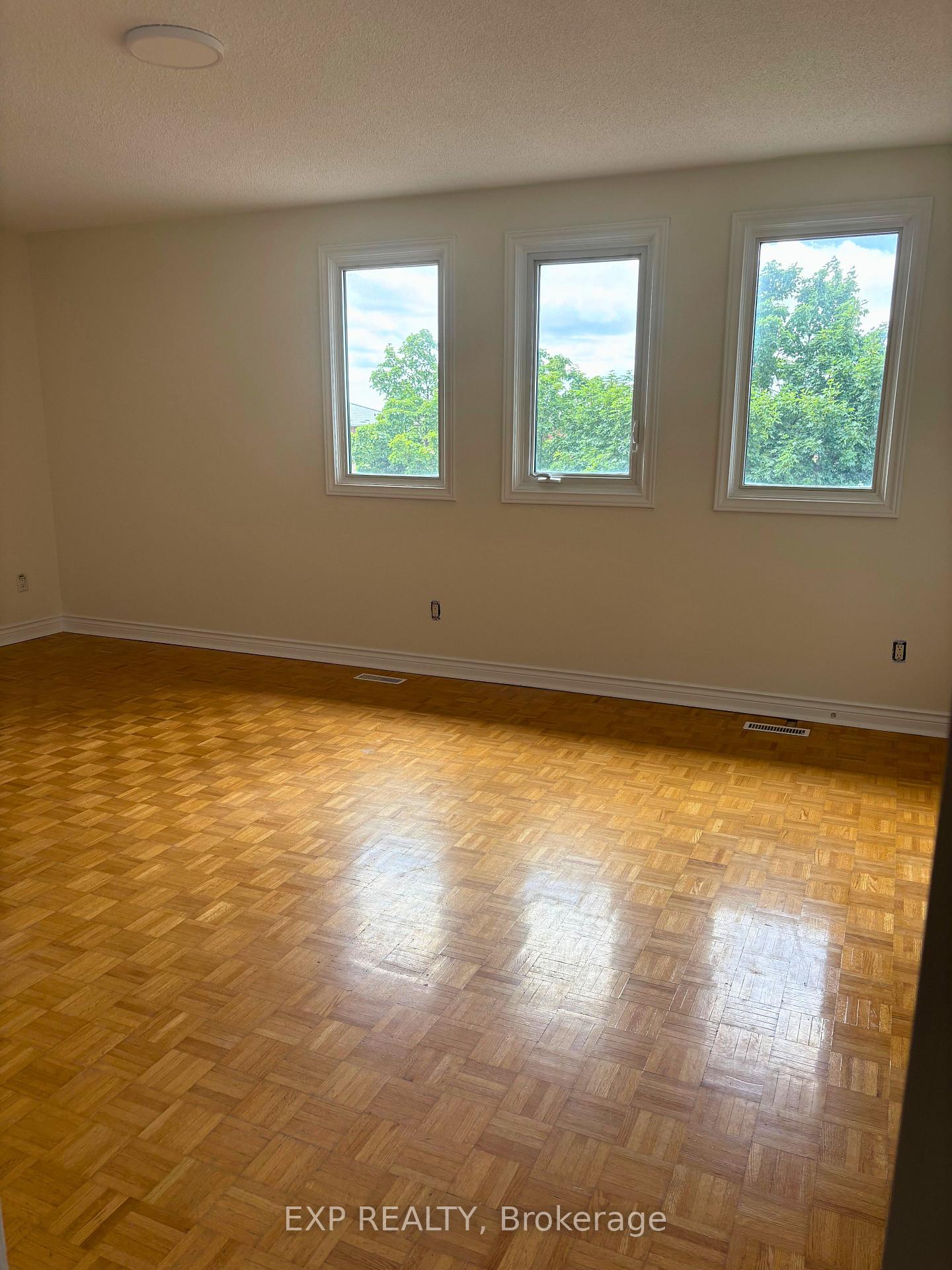 Photo 12 of 50 Jackman Crescent, Vaughan, West Woodbridge — HOMEH