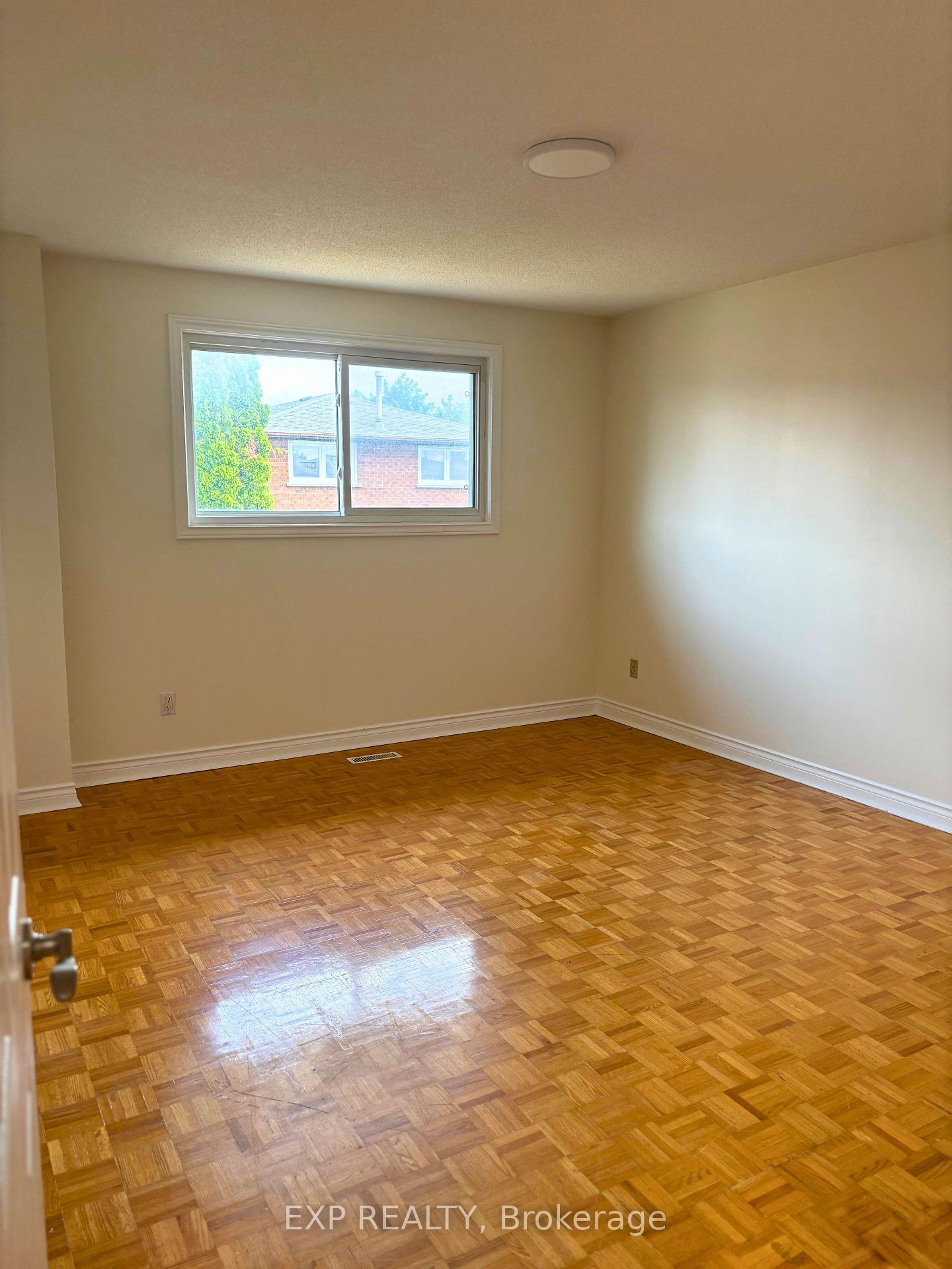 Photo 15 of 50 Jackman Crescent, Vaughan, West Woodbridge — HOMEH