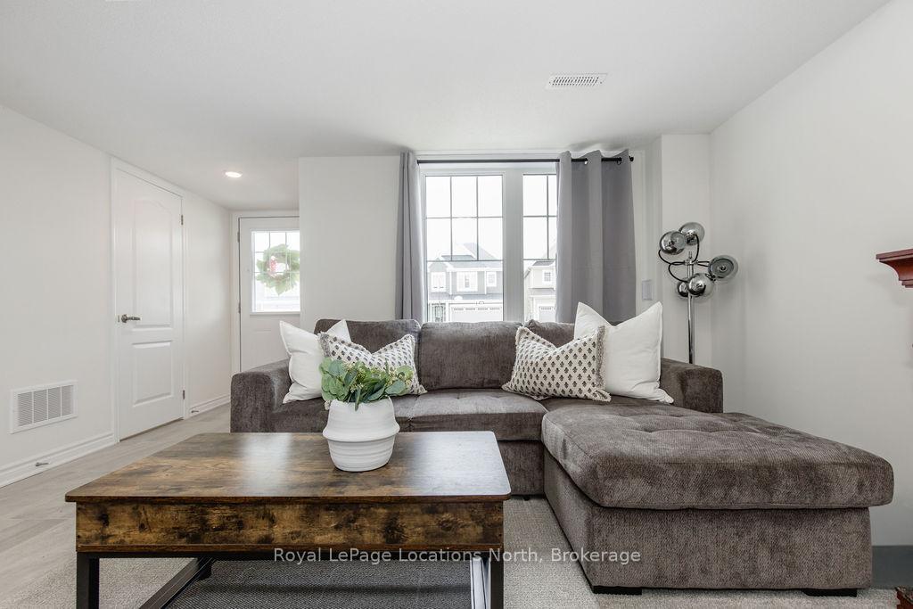 Photo 5 of 14 Abby Drive, Wasaga Beach — HOMEH