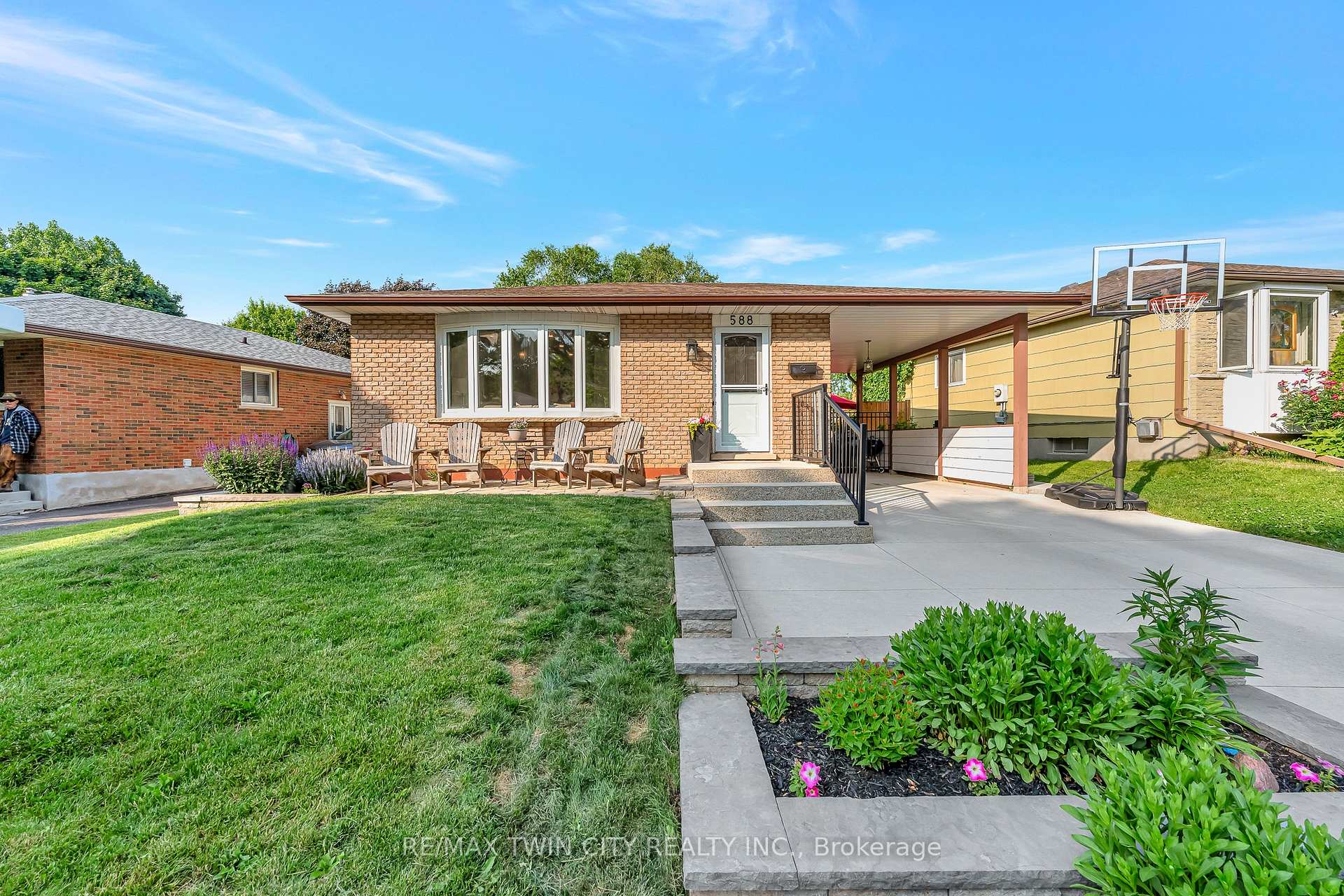 Photo 2 of 588 Highpoint Avenue, Waterloo — HOMEH
